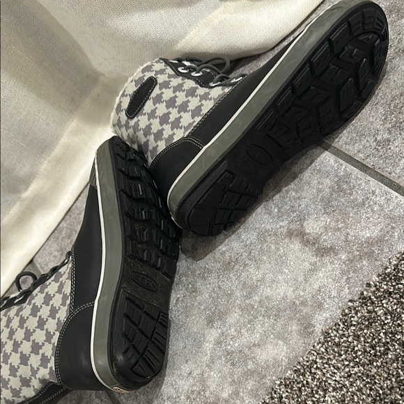 Winter Boots - Picture 6 of 7